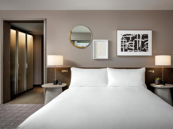 Fairmont Century Plaza Los Angeles : photo 1 de la chambre suite d’angle 1 chambre lit king-size avec douche accessible en fauteuil roulant - adaptée aux personnes à mobilité réduite/malentendantes