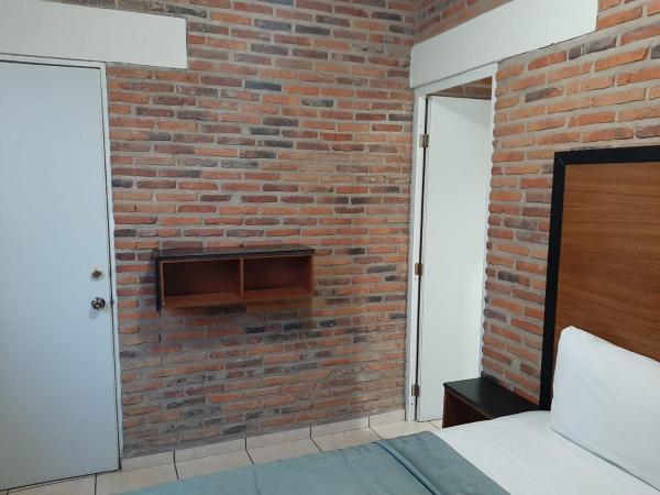 Hotel HCM Guadalajara : photo 7 de la chambre chambre lit queen-size deluxe