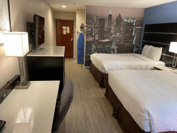 Clarion Pointe Atlanta Airport College Park : photo 2 de la chambre chambre standard avec 2 lits queen-size - non-fumeurs 