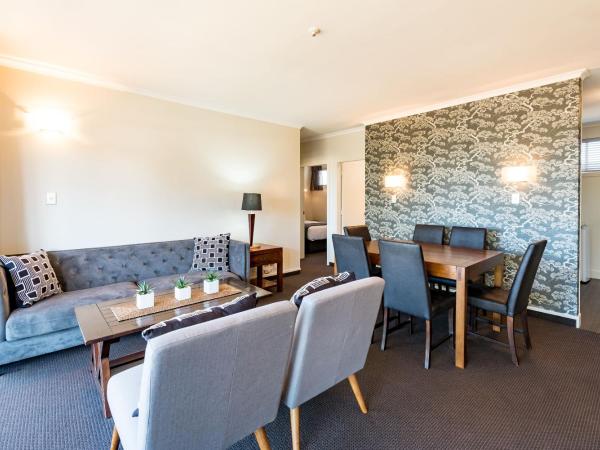 Suncourt Hotel & Conference Centre : photo 9 de la chambre executive two bedroom lakeview suite