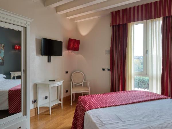 Hotel Fiera Di Brescia : photo 3 de la chambre chambre double avec baignoire spa