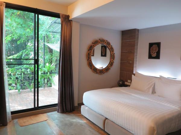 V20 Boutique Jacuzzi Hotel - SHA Extra Plus : photo 9 de la chambre chambre de luxe avec bain à remous