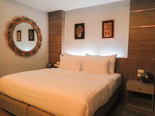 V20 Boutique Jacuzzi Hotel - SHA Extra Plus : photo 2 de la chambre chambre de luxe avec bain à remous
