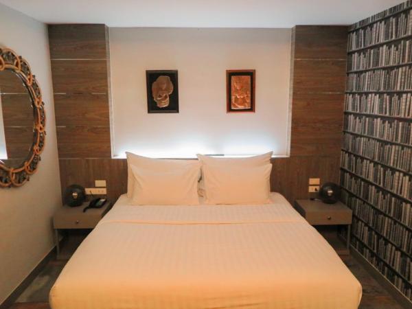 V20 Boutique Jacuzzi Hotel - SHA Extra Plus : photo 1 de la chambre chambre de luxe avec bain à remous