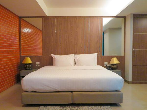 V20 Boutique Jacuzzi Hotel - SHA Extra Plus : photo 4 de la chambre suite présidentielle