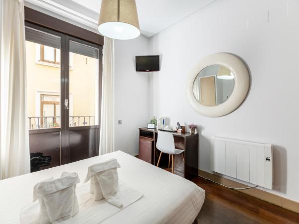 Madrid House Rooms : photo 1 de la chambre chambre double avec balcon