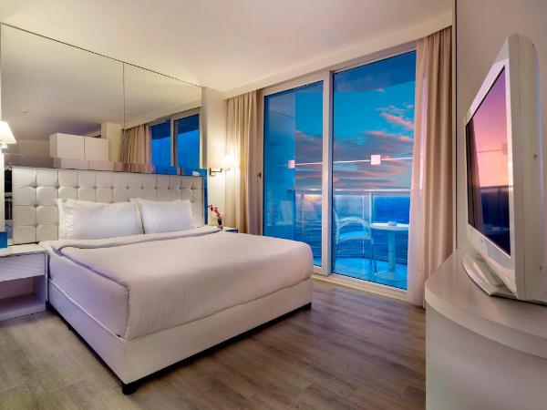 Le Bleu Hotel & Resort Kusadasi : photo 7 de la chambre suite junior 1 chambre - vue sur mer