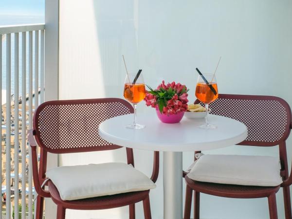 Hotel Manila : photo 4 de la chambre chambre double ou lits jumeaux supérieure avec vue partielle sur la mer