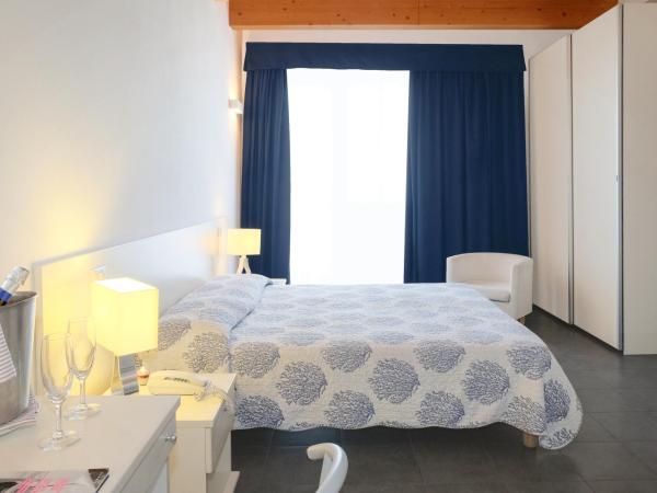 Hotel Manila : photo 1 de la chambre chambre double ou lits jumeaux deluxe avec balcon