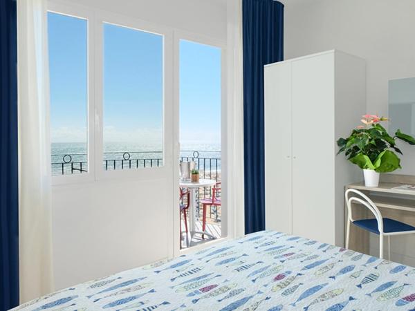 Hotel Manila : photo 1 de la chambre chambre familiale avec balcon - vue sur mer