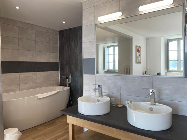 Logis Hôtel Ancien Grand Séminaire : photo 2 de la chambre chambre double supérieure