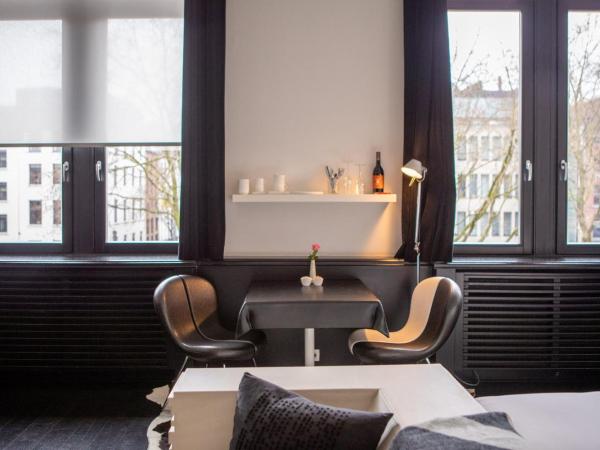 B&B Suites FEEK : photo 3 de la chambre suite lit king-size