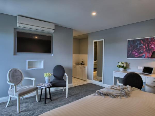 Canberra Rex Hotel : photo 4 de la chambre chambre lit king-size avec balcon