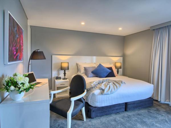 Canberra Rex Hotel : photo 1 de la chambre chambre lit king-size avec balcon