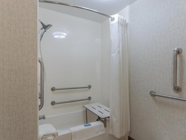 Holiday Inn Express - Indianapolis - Southeast, an IHG Hotel : photo 1 de la chambre chambre avec 2 lits queen-size - baignoire accessible aux personnes à mobilité réduite - non-fumeurs