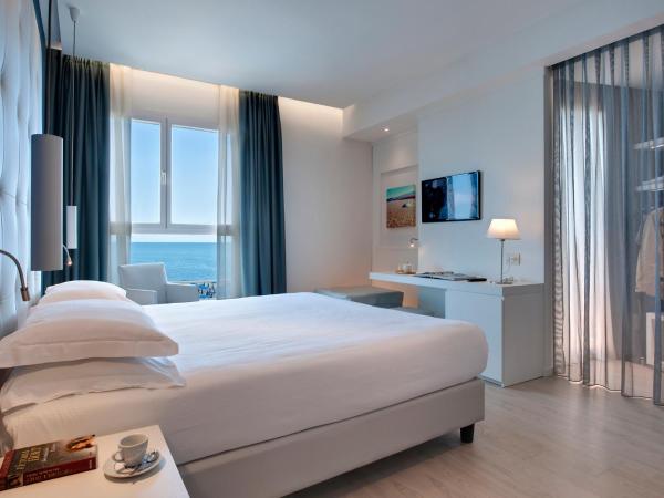 Hotel Orient & Pacific : photo 2 de la chambre chambre double supérieure - vue sur mer