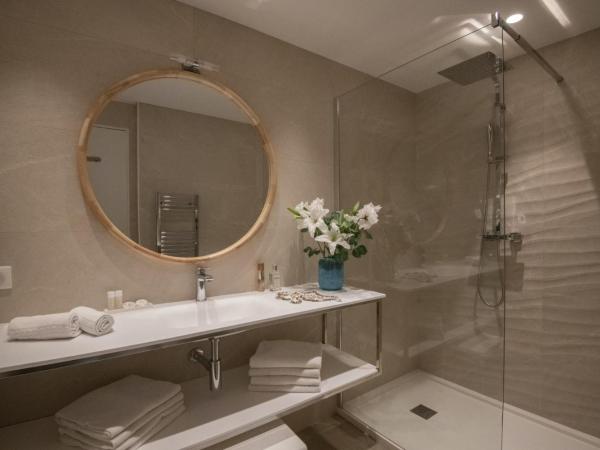 Hotel Chambord : photo 9 de la chambre chambre double deluxe avec douche