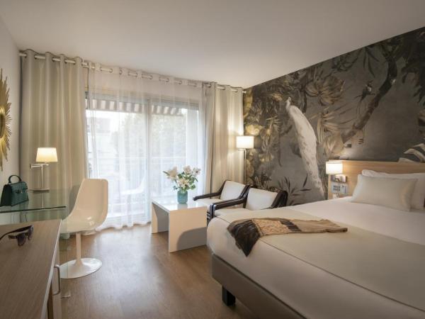 Hotel Chambord : photo 1 de la chambre chambre double deluxe avec douche
