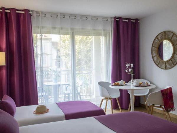 Hotel Chambord : photo 4 de la chambre chambre triple de luxe