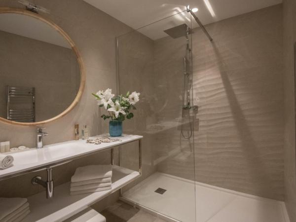Hotel Chambord : photo 5 de la chambre chambre triple de luxe
