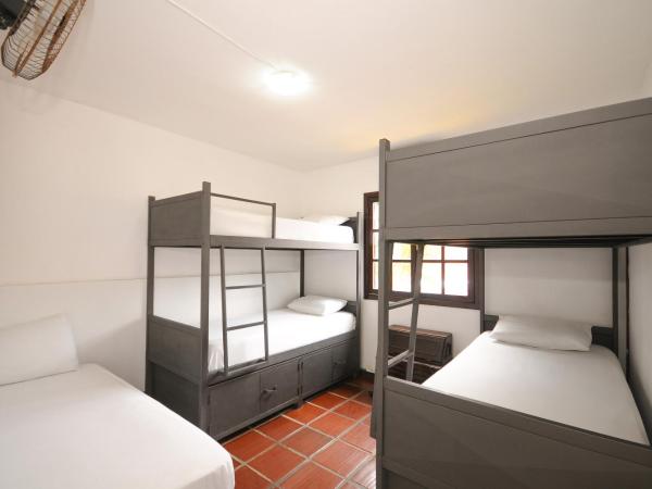 Che Lagarto Hostel Búzios : photo 1 de la chambre lit dans dortoir mixte de 6 lits