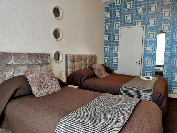 Hotel Babylon : photo 2 de la chambre chambre triple confort avec douche