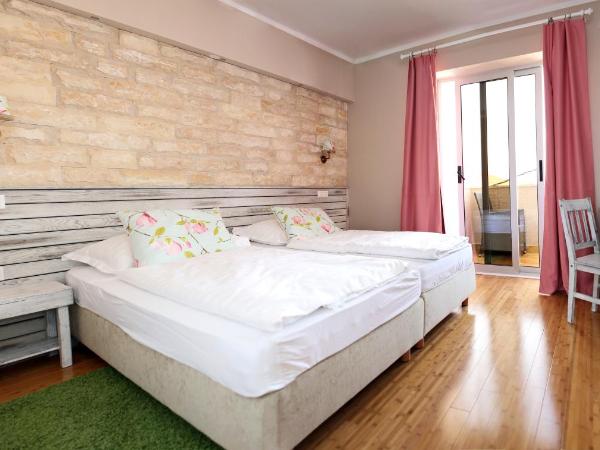 Hotel Delfin : photo 9 de la chambre chambre double ou lits jumeaux avec balcon