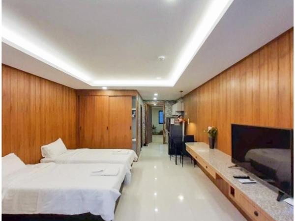 Private wooden style studio room in city area : photo 6 de la chambre studio avec balcon