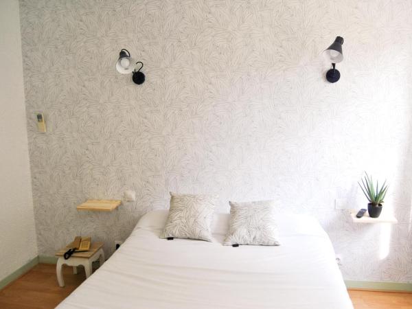 Htel le Thurot : photo 4 de la chambre chambre double avec salle de bains privative