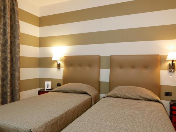 Hotel Lancaster : photo 1 de la chambre chambre lits jumeaux