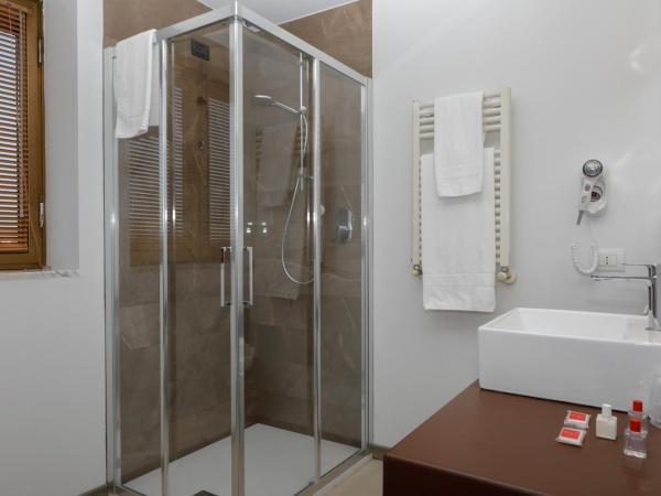 Hotel Lancaster : photo 4 de la chambre chambre lits jumeaux