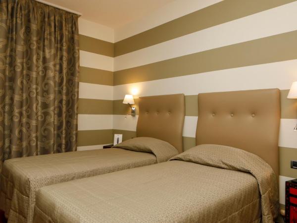 Hotel Lancaster : photo 3 de la chambre chambre lits jumeaux