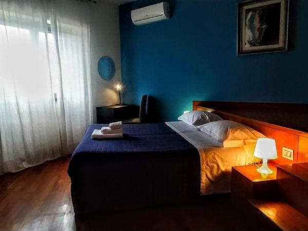 Bed and Breakfast La Villa AMBIENTI SANIFICATI CON GENERATORE DI OZONO : photo 1 de la chambre chambre lit king-size deluxe