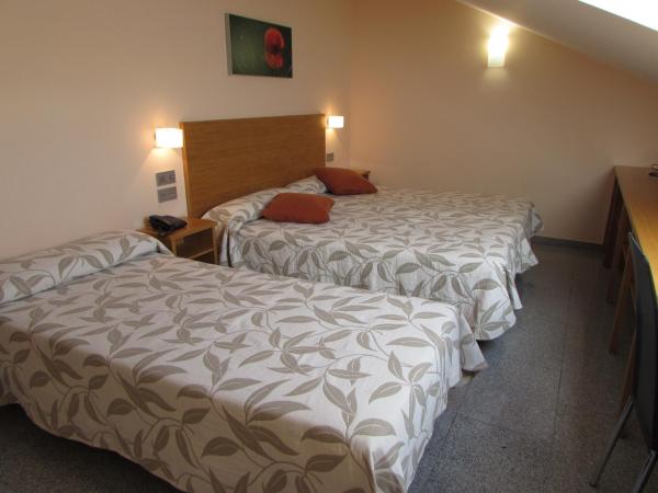 Hotel Palacio de Asturias : photo 4 de la chambre chambre triple