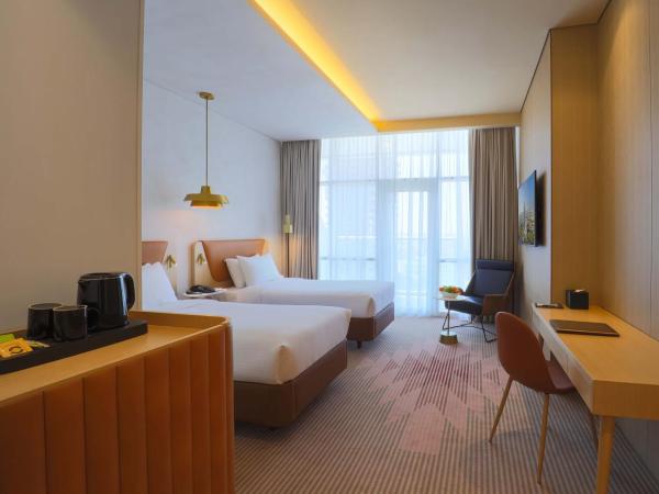 Novotel Jumeirah Village Triangle : photo 1 de la chambre chambre lits jumeaux supérieure - vue sur ville