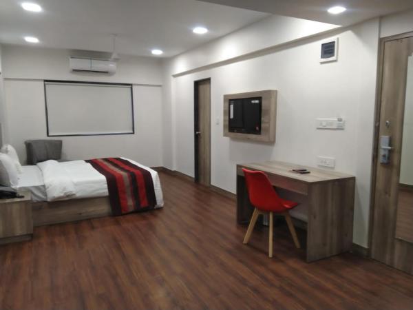 HOTEL INDUS INN : photo 5 de la chambre suite