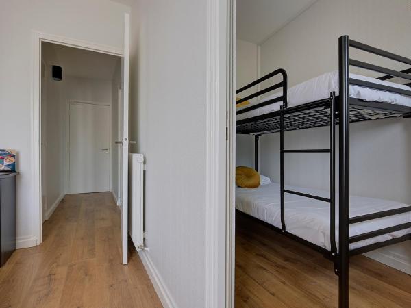 Brit Hotel Europ Bergerac : photo 2 de la chambre chambre quadruple