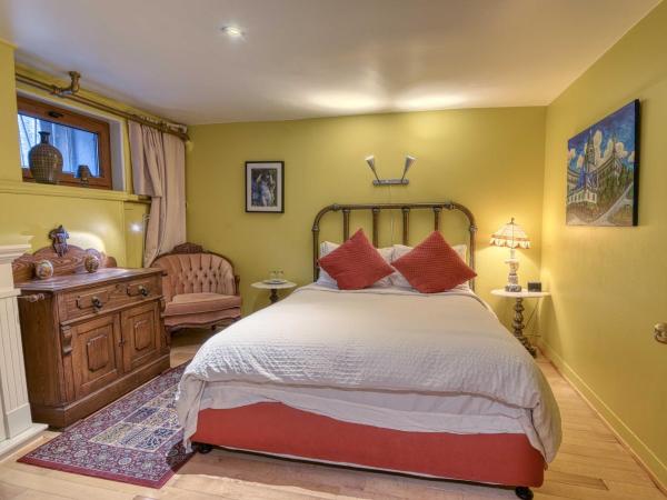 La Loggia Art B&B : photo 1 de la chambre chambre lit queen-size avec salle de bains commune