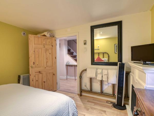 La Loggia Art B&B : photo 2 de la chambre chambre lit queen-size avec salle de bains commune