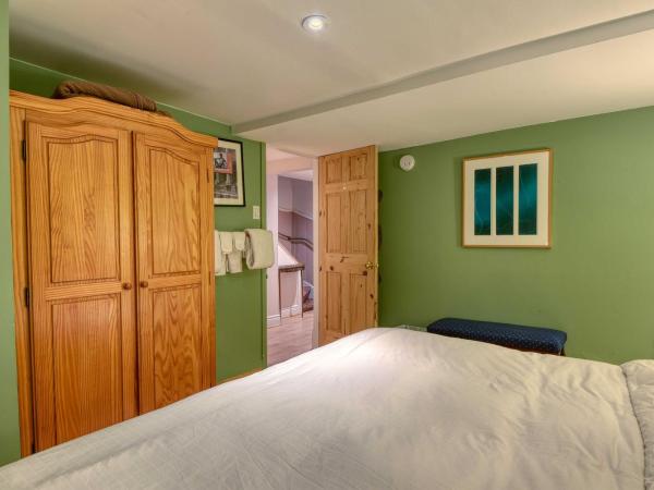 La Loggia Art B&B : photo 9 de la chambre chambre lit queen-size avec salle de bains commune