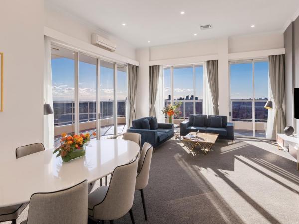 Meriton Suites Bondi Junction : photo 4 de la chambre penthouse 3 chambres côté ville