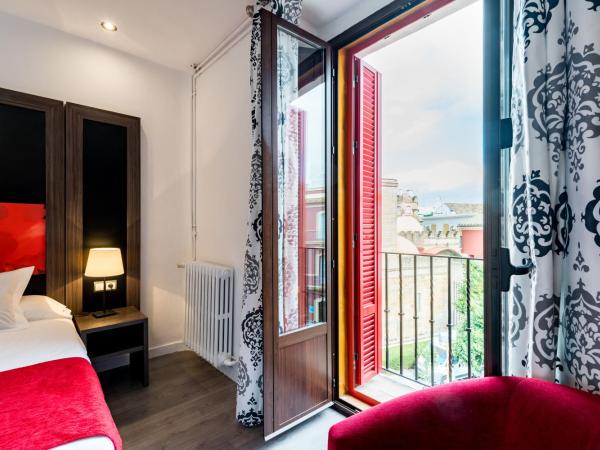 Hotel Sevilla : photo 1 de la chambre chambre lits jumeaux avec balcon