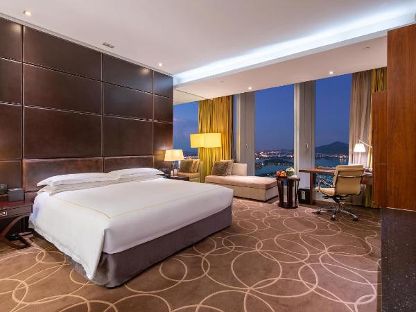 InterContinental Nanjing, an IHG Hotel : photo 1 de la chambre 1 king bed classic lake view lounge access