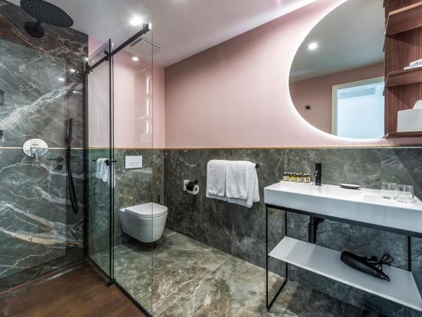 Villa Orabelle : photo 8 de la chambre chambre supérieure avec terrasse - vue sur mer