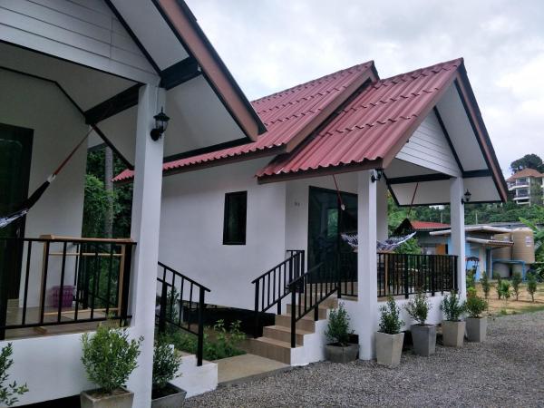 Lanta Fa Rung Beach Resort : photo 3 de la chambre bungalow standard avec climatisation - vue sur jardin