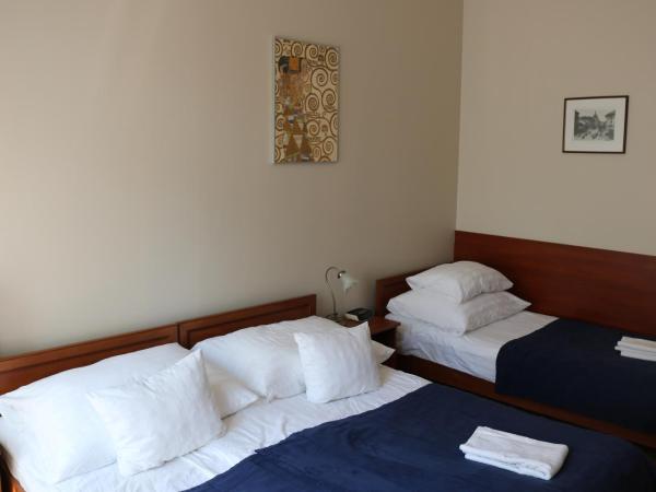 Budapest Panorama Central : photo 5 de la chambre standard triple room - annex building