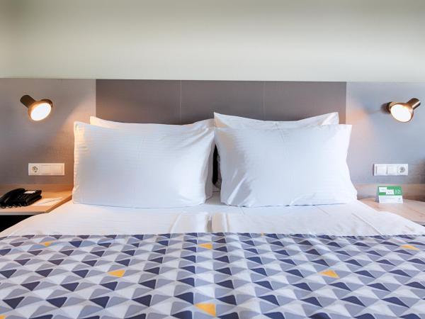 Holiday Inn Munich - South, an IHG Hotel : photo 6 de la chambre chambre lit queen-size - non-fumeurs