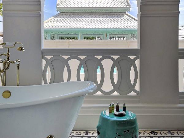 The Inside House : photo 5 de la chambre the bedroom with balcony - king size bed