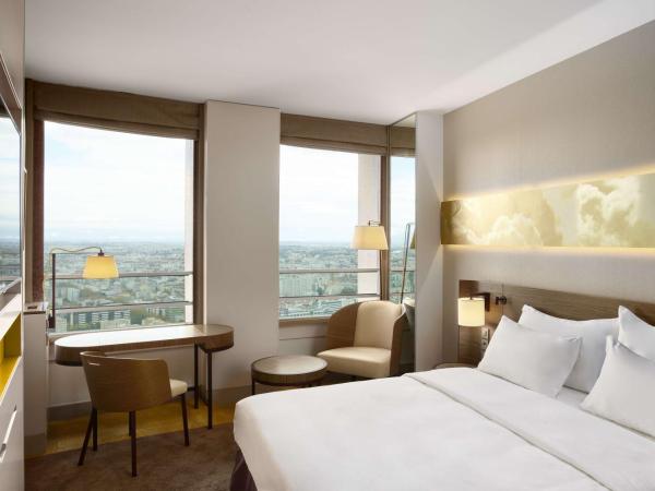 Radisson Blu Hotel, Lyon : photo 6 de la chambre chambre standard avec vue sur la ville