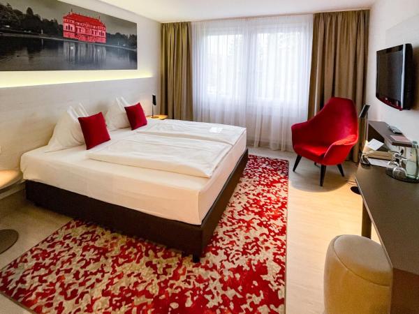 Ramada by Wyndham Dresden : photo 5 de la chambre chambre standard lit queen-size